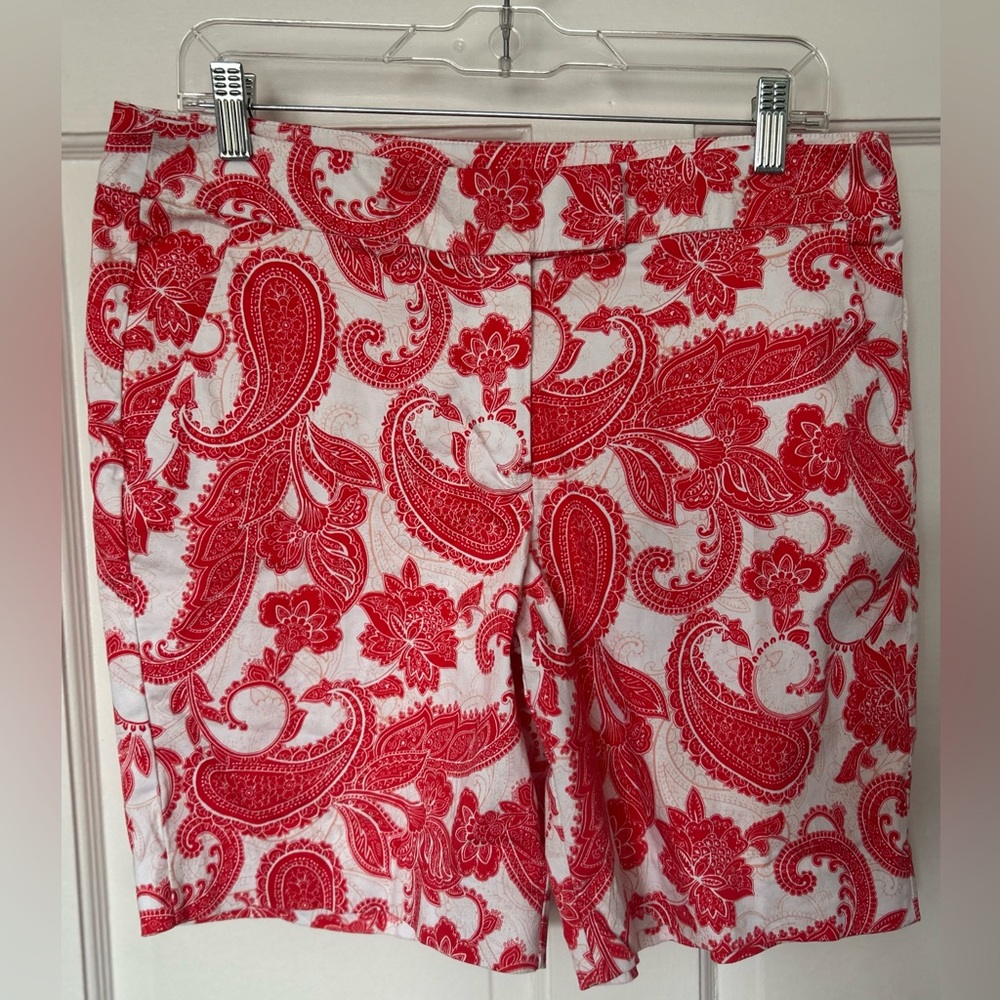 Emma & Olivia Women’s Paisley Print Shorts Size 10 Red + White 8 Inch Inseam